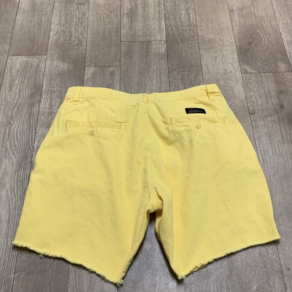 Mens AKOO Yellow Flat Front Casual Frayed Hem Chino Shorts - Picture 2 of 9